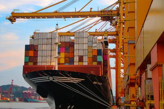 Drewry aumenta 4% el flete de contenedores al concluir octubre Drewry aumenta 4% el flete de contenedores al concluir octubre